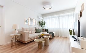 Athens Premium Suites - Sunny 2 Bedroom Suite With Parking
